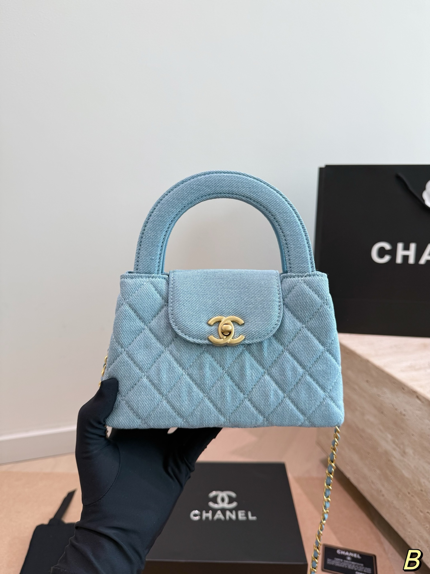 Coco ChanelMini Handbag - Image 9