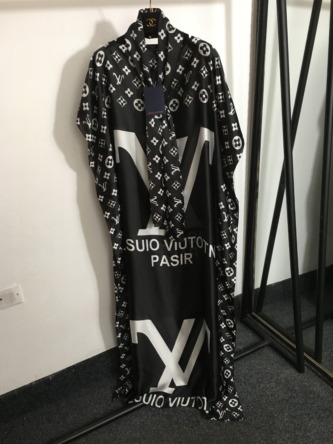 LV long dress - Image 3