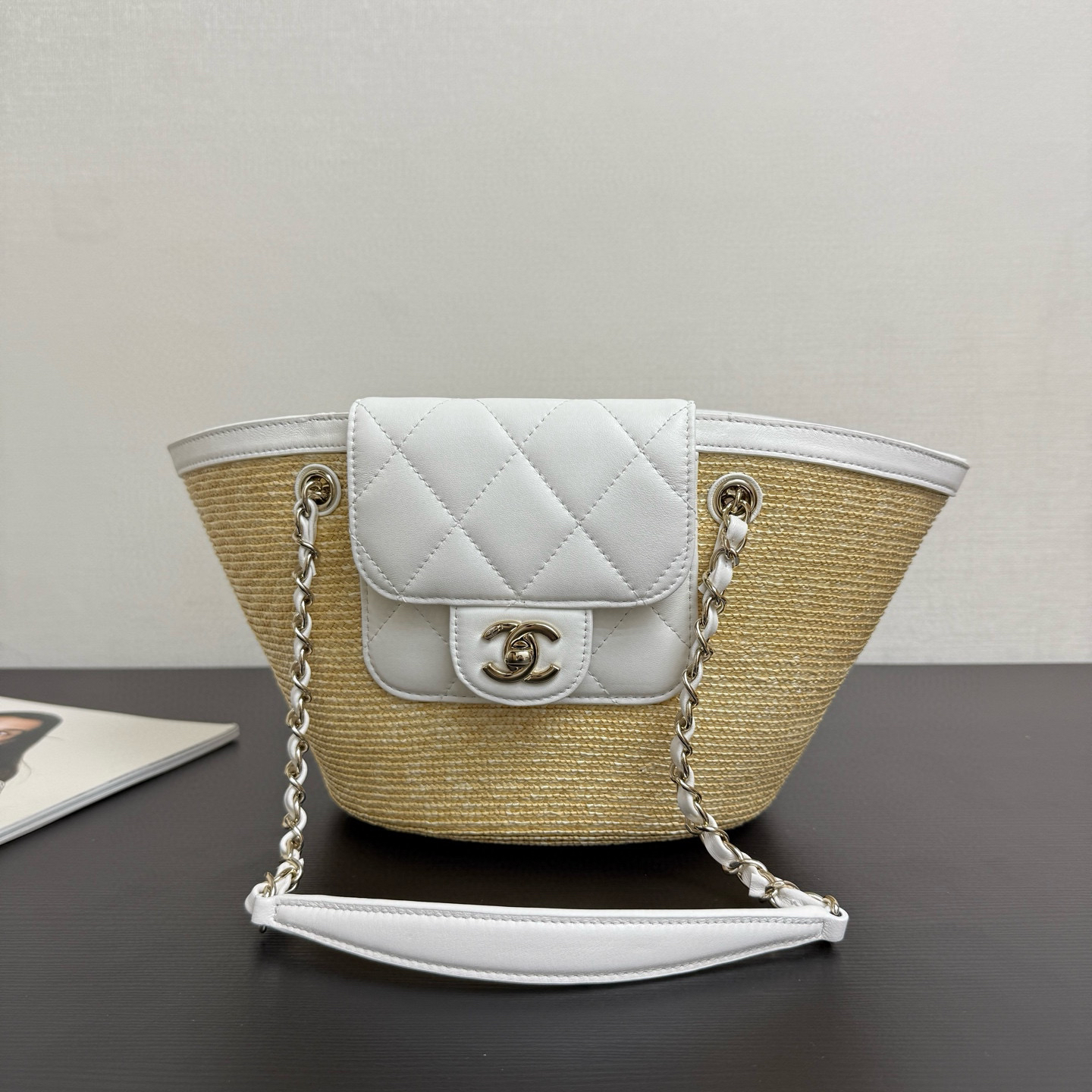Gucci Shoulder Bag - Image 5