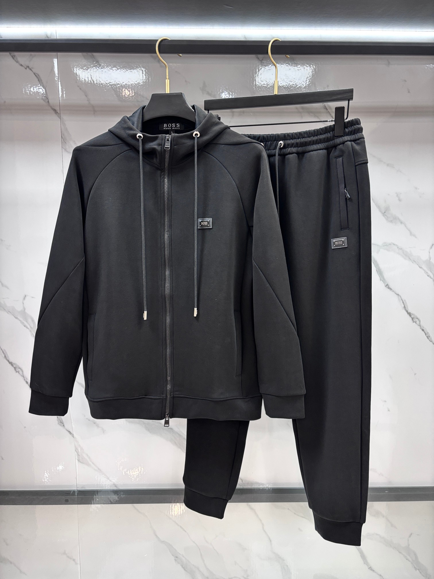 HUGO BOSSL Suit - Image 3