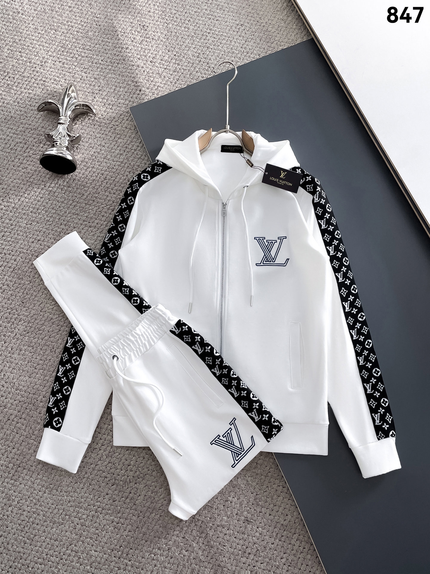 Louis Vuitton Suit - Image 10