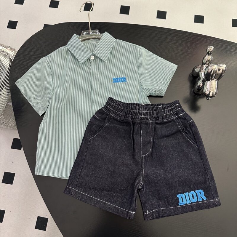 Cyan T-shirt suit
