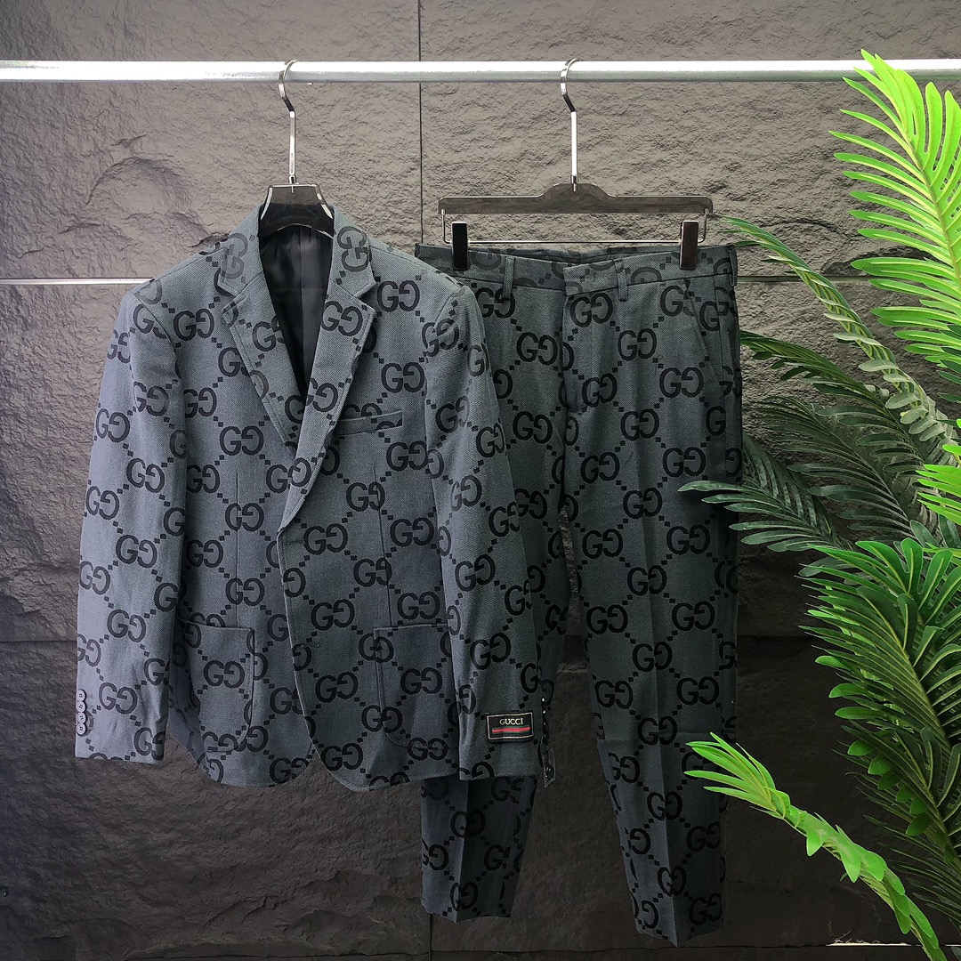 Gucci Tailored Suit - Image 2