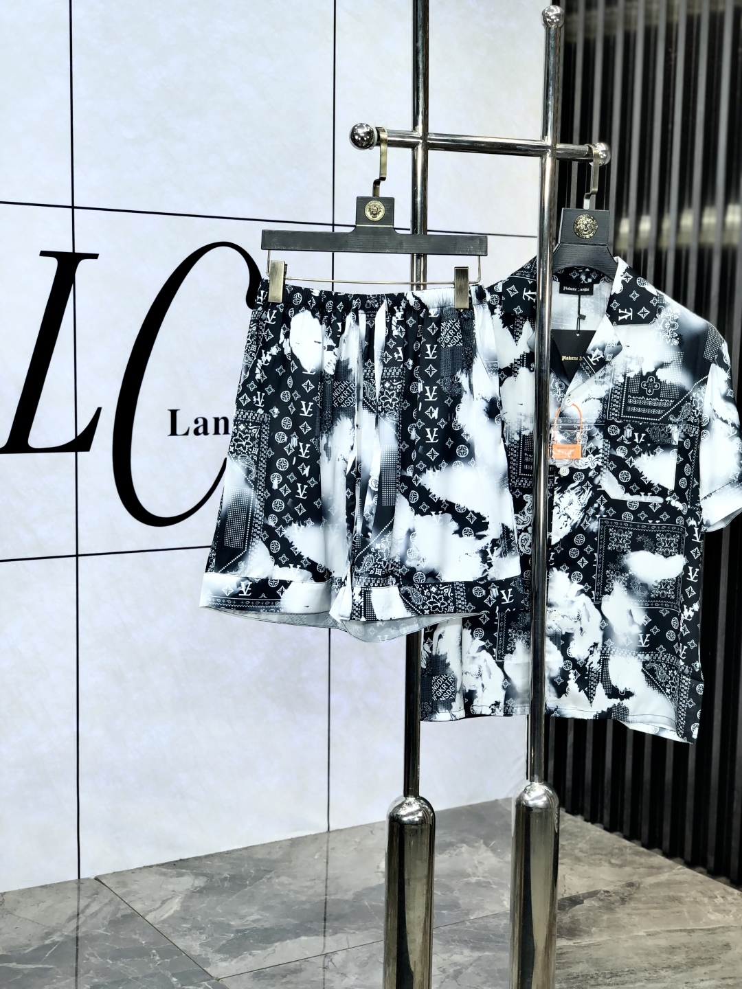 Louis Vuitton Suit - Image 3