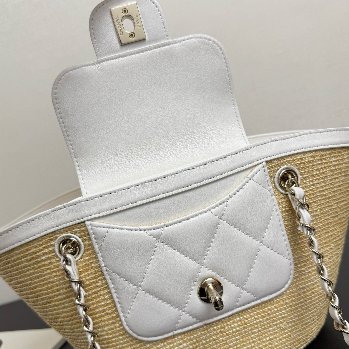 Gucci Shoulder Bag - Image 7