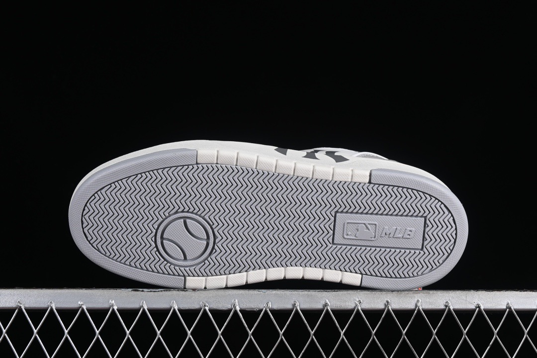 New York Yankees shoes - Image 5