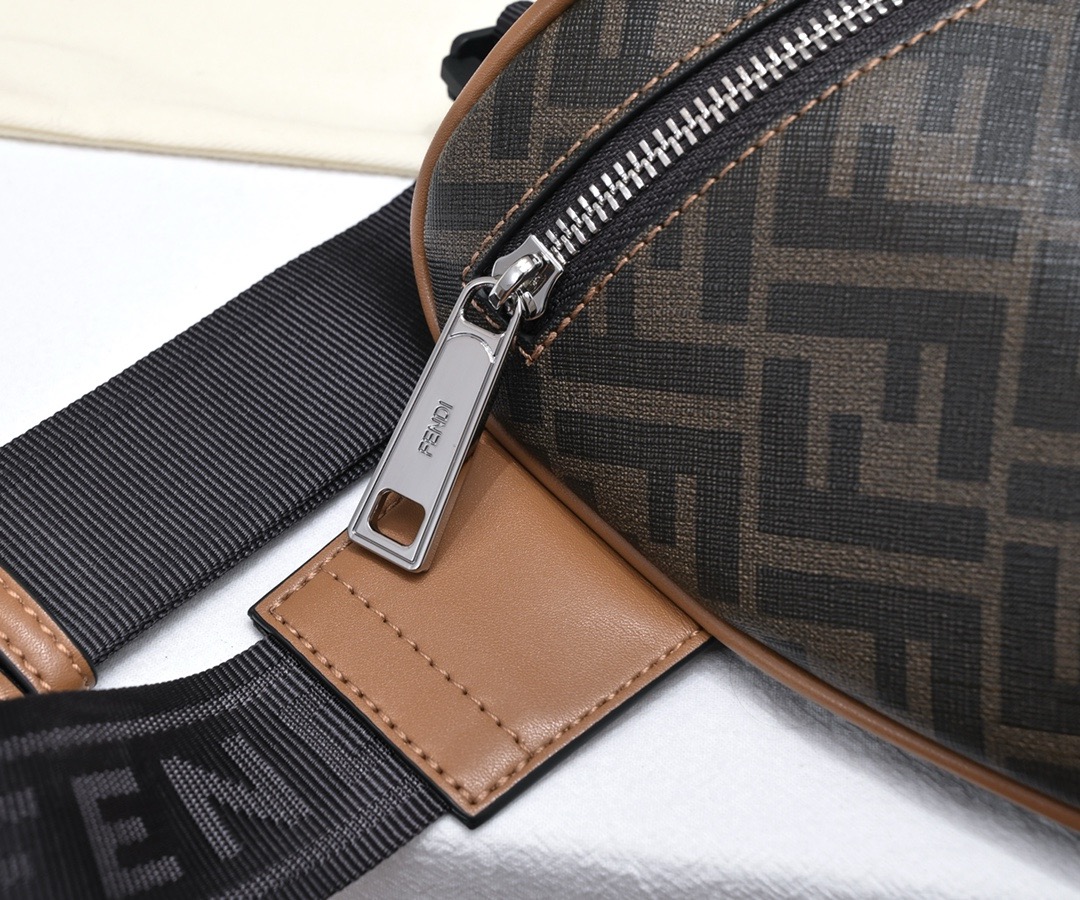 FENDI Casual Short T-shirt - Image 5