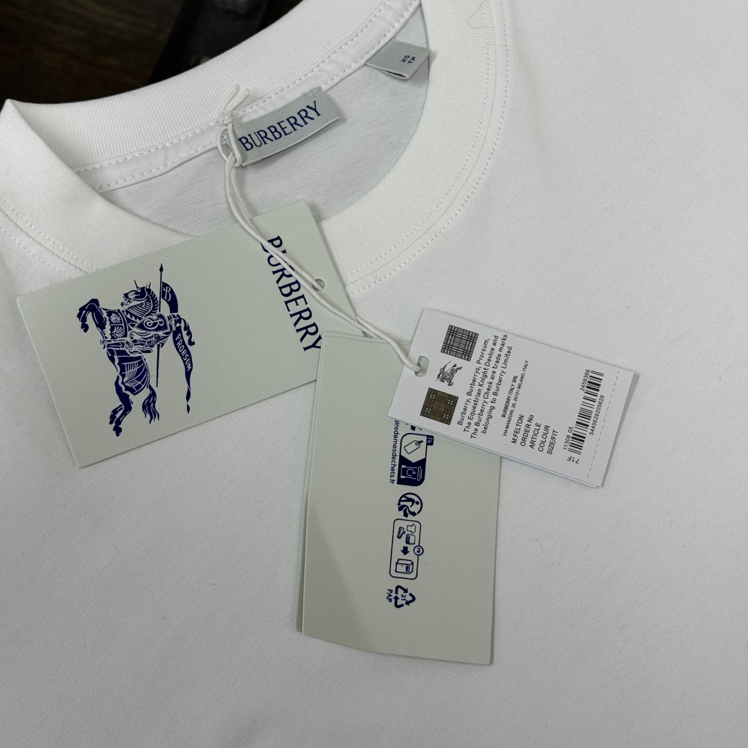 Burberry T-shirt - Image 10