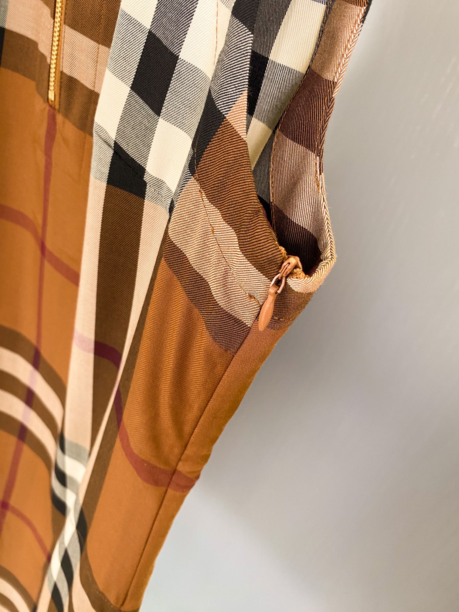 Burberry dress - Image 7