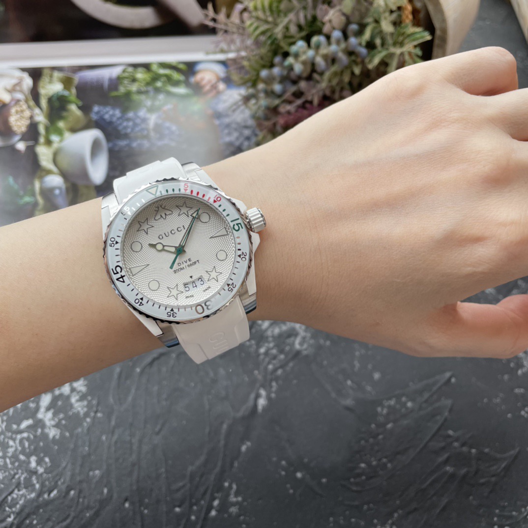 Gucci watch - Image 8