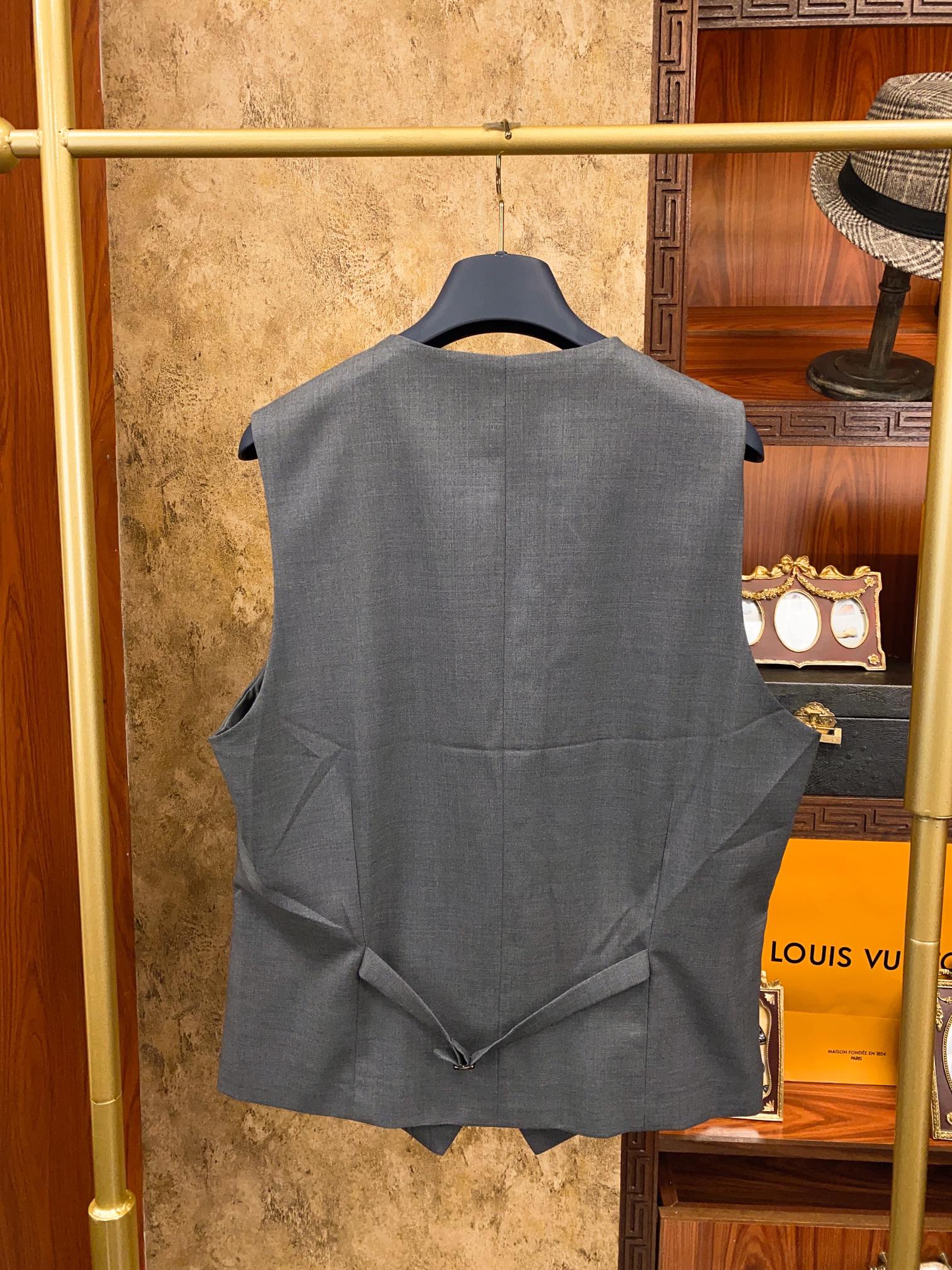 Louis Vuitton Suit - Image 7