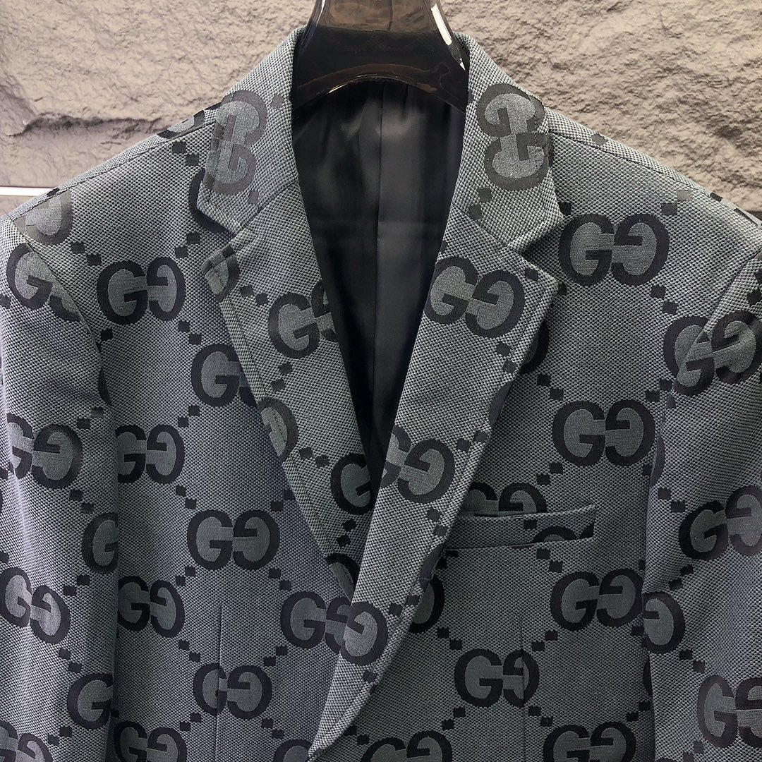 Gucci Tailored Suit - Image 6