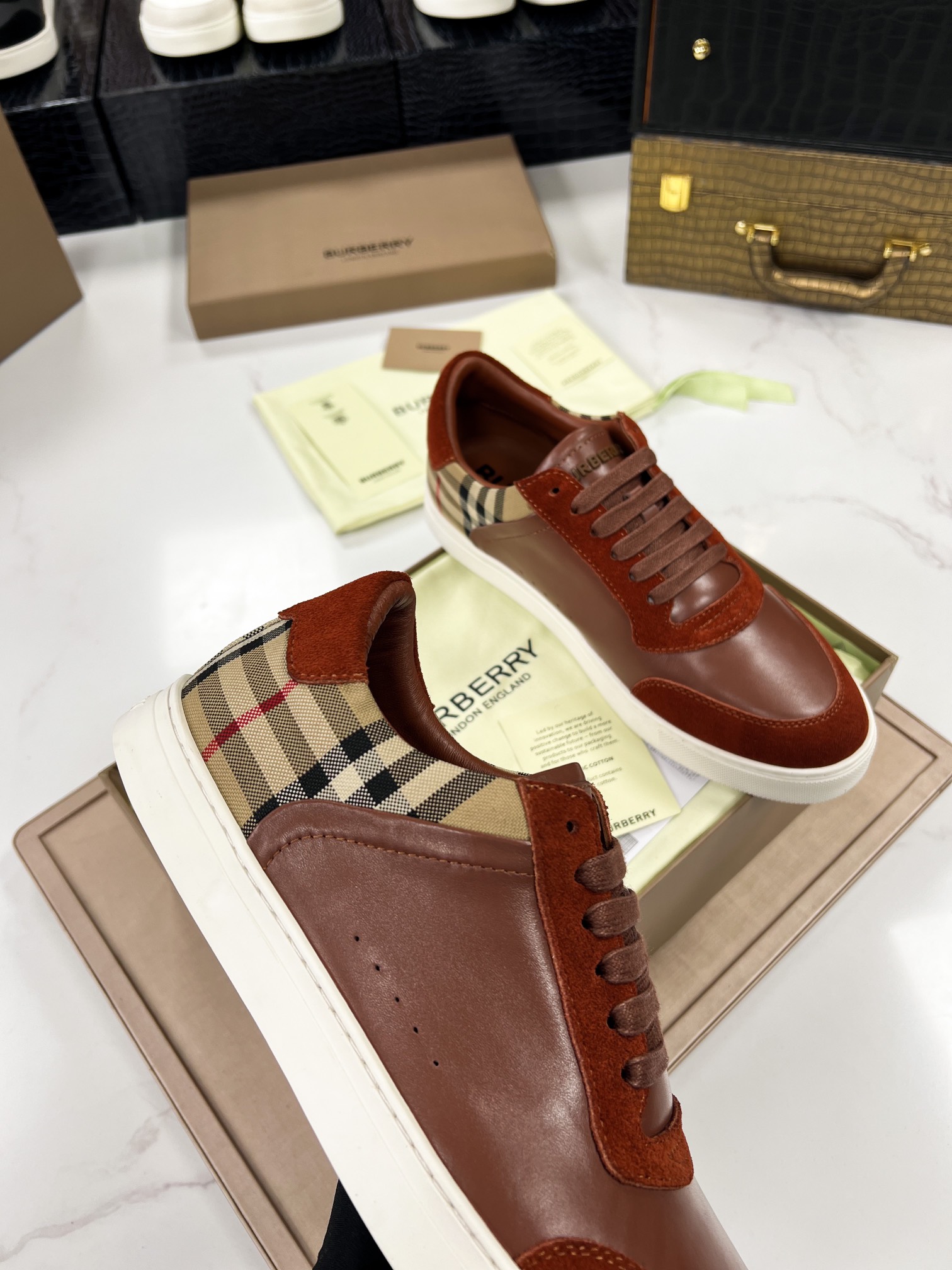 Burberry Maroon Leather Shoes - Image 9