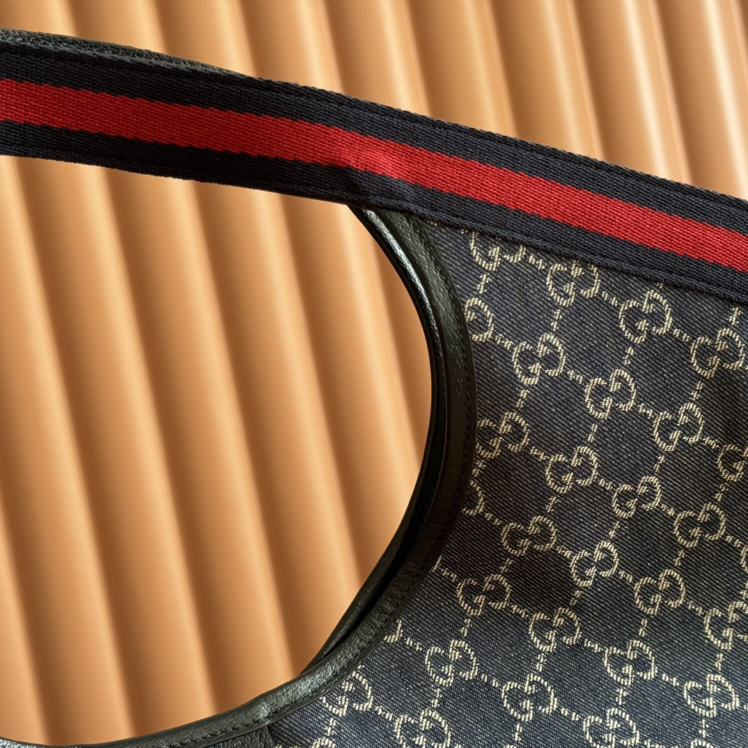 Gucci Large Handbag - Image 9