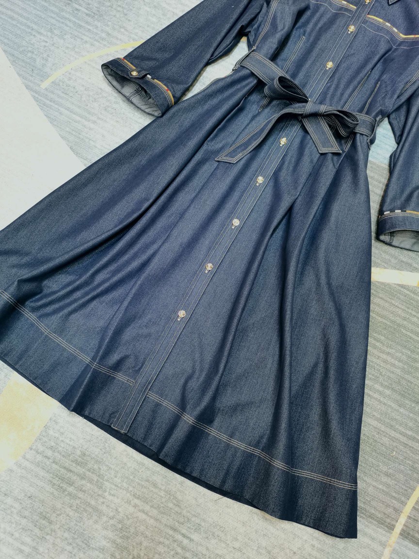 Burberry dress - Image 7