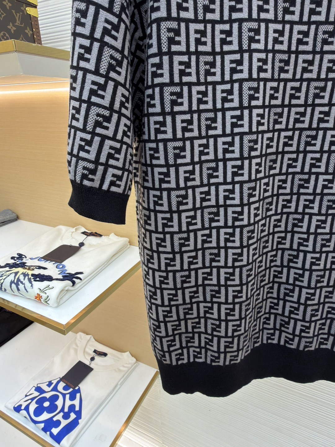 FENDI Casual Short T-shirt - Image 8