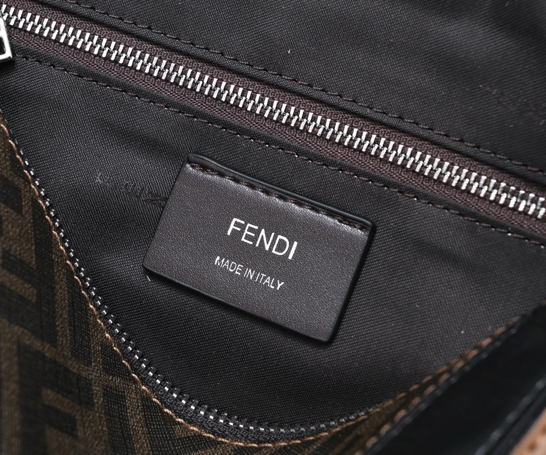 FENDI Casual Short T-shirt - Image 7