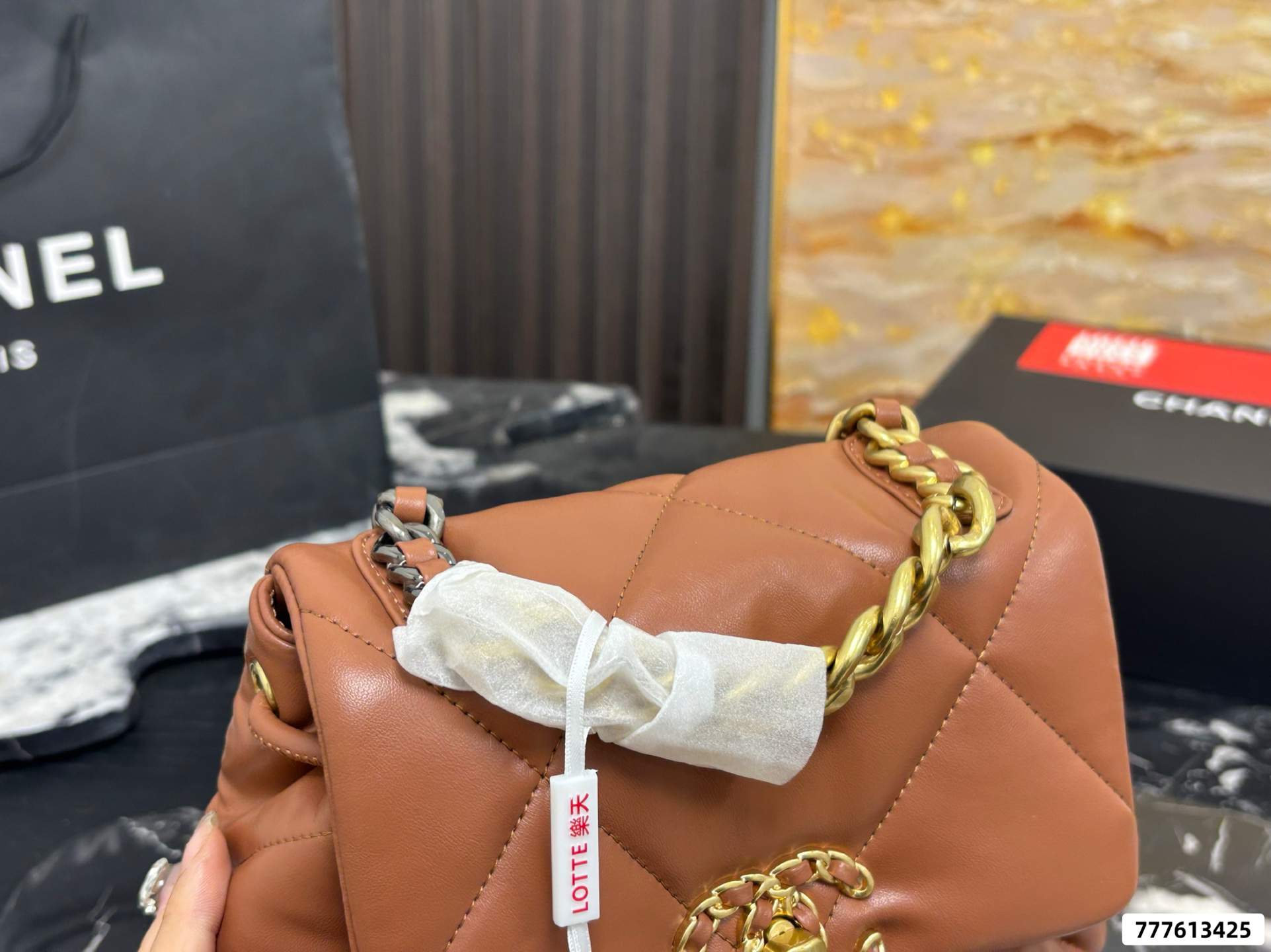 Coco Chanel Crocodile leather crossbody bag - Image 9