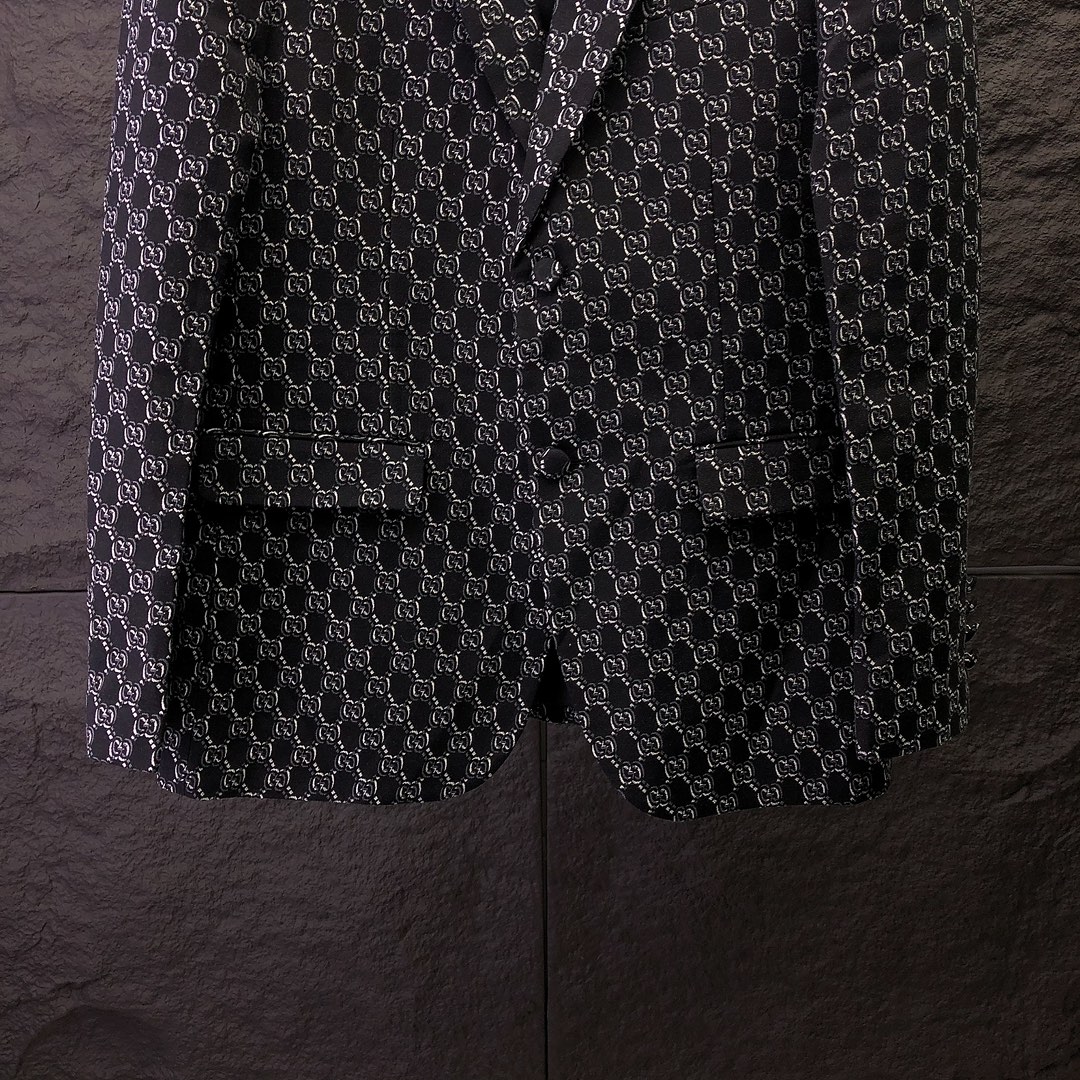 Gucci Tailored Suit - Image 8
