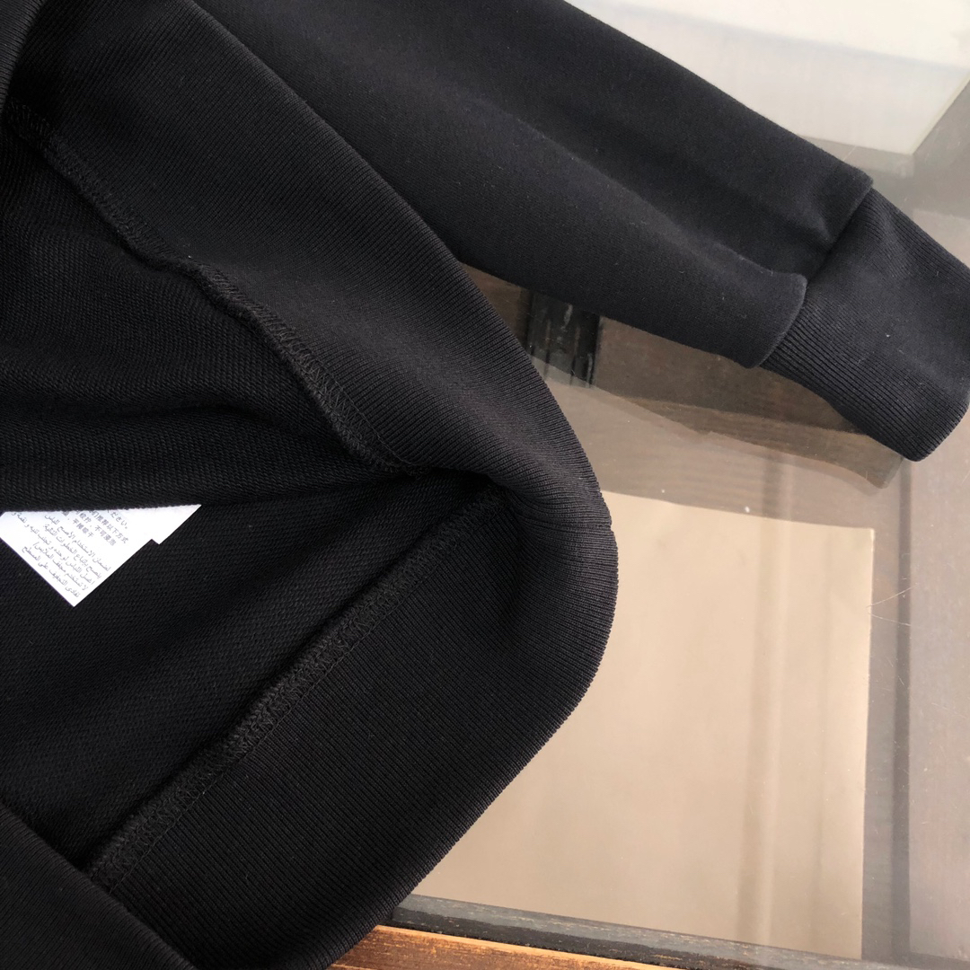 GUCCI Hoodie - Image 2