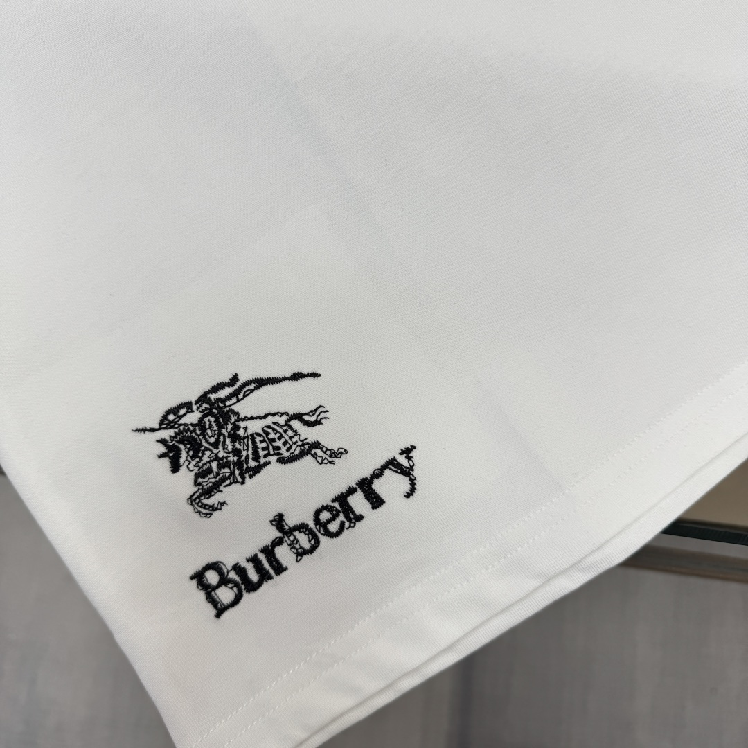 Burberry Short Sleeve T-shirt - Image 10