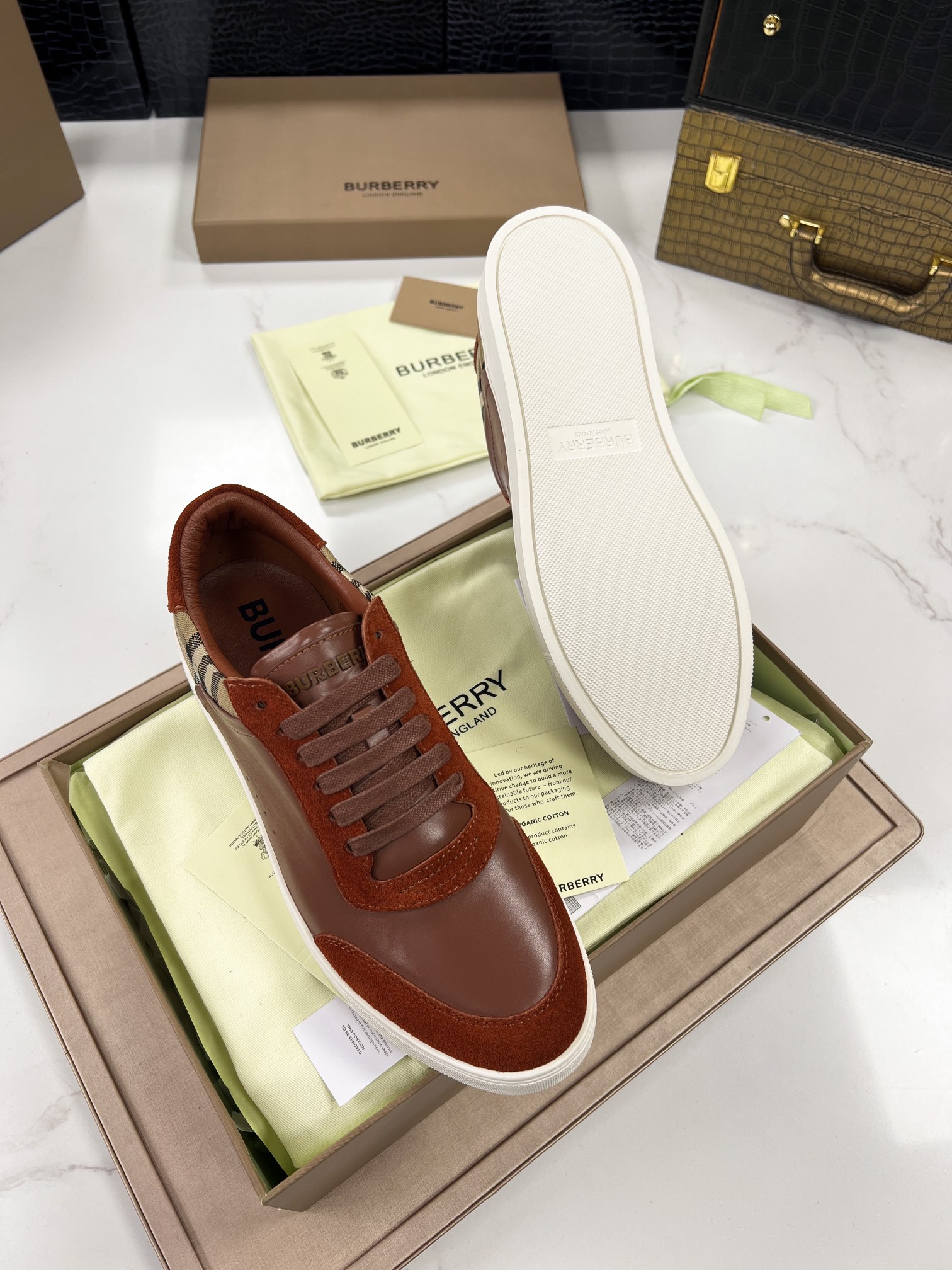 Burberry Maroon Leather Shoes - Image 3
