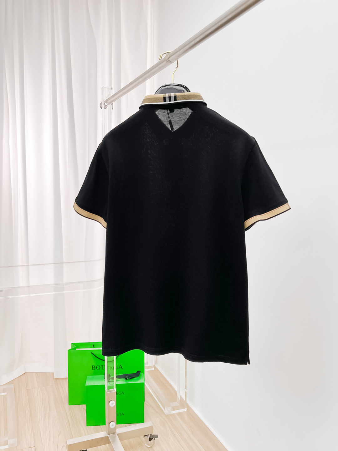 Burberry Black Short Sleeve T-shirt - Image 2